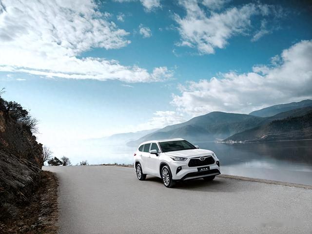 丰田造了台省油的大型SUV，续航1200km，大空间低油耗，适合家用