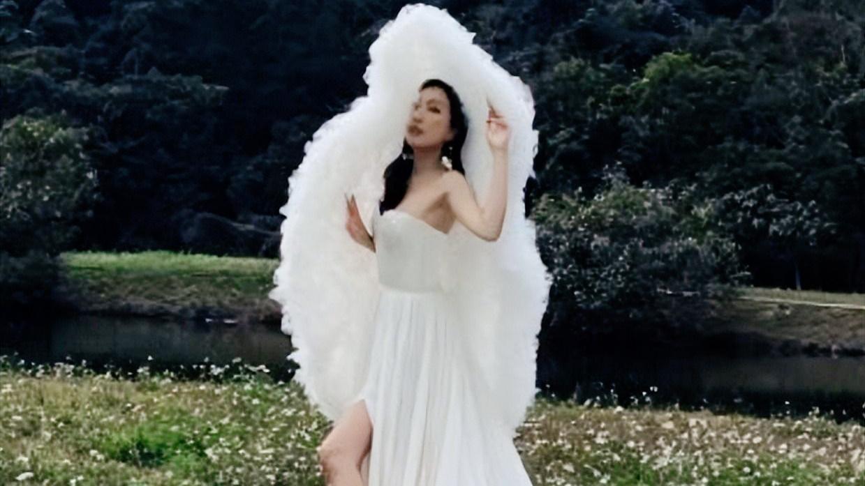 32岁郭嘉文再次晒婚纱照，催婚意图明显！疑似要效仿梁洛施之路