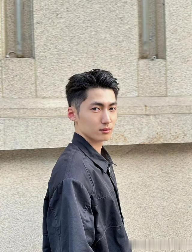 春天新时尚男发：百变时尚真精神，帅不帅自己看