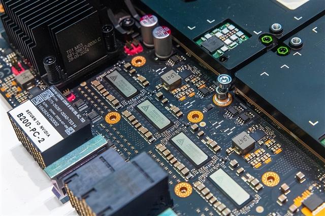 NVIDIA Blackwell B200新照:八卡并行 总功耗8000W