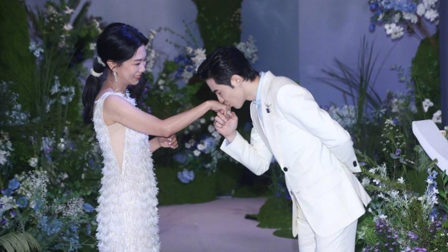 萧敬腾婚礼：林有慧戴千万钻戒，陈乔恩挺孕肚，贾静雯全家齐现身