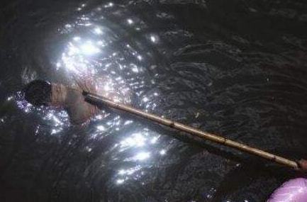 死鱼正口,丢竿就走。今天要讲的这个故事是关于钓鱼的。