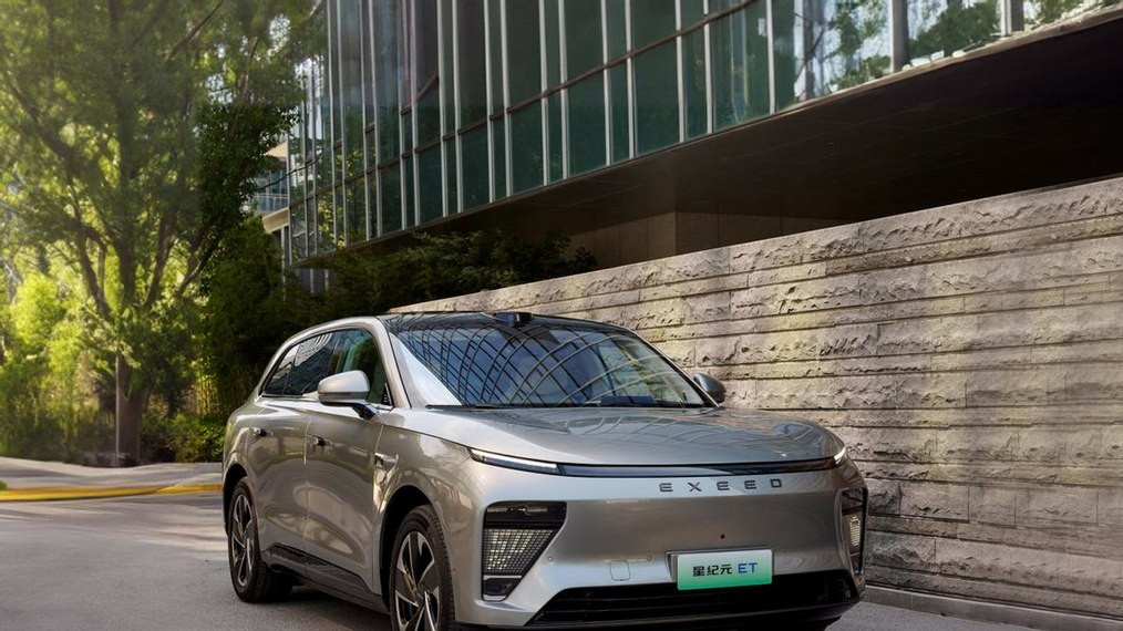 24小时订单破万！奇瑞智界S7靠华为智驾和855km续航真香定律出圈