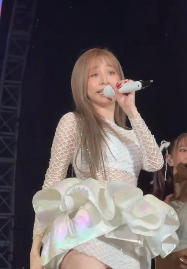 王心凌演唱会,服装引发的文化思辨