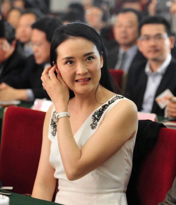 王艳近照老到认不出！不到50岁皱纹明显，婆婆去世后疑净身出户！