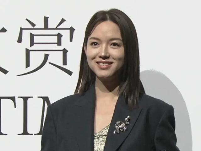 明星怼脸拍生图，无滤镜下的真面目，网友：粉丝看了都要吓跑脱粉