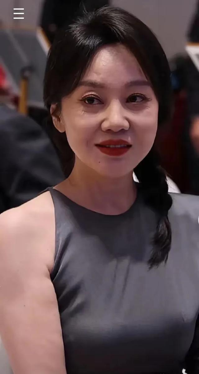 明星怼脸拍生图，无滤镜下的真面目，网友：粉丝看了都要吓跑脱粉