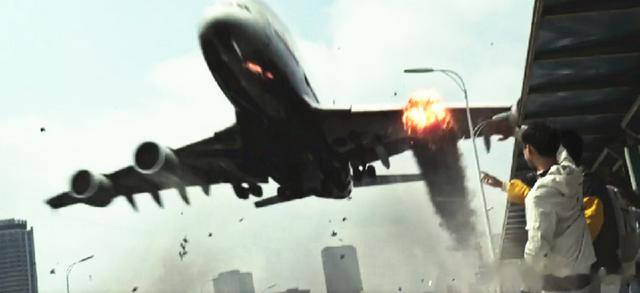 国庆《危机航线》口碑出炉！刘德华成超人，货车刹停飞机，看笑了