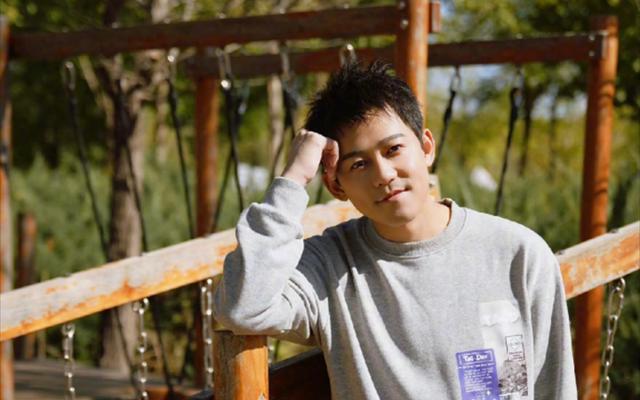 他的歌让娱乐圈瑟瑟发抖,从被雪藏到热搜体质,有种有才有趣!