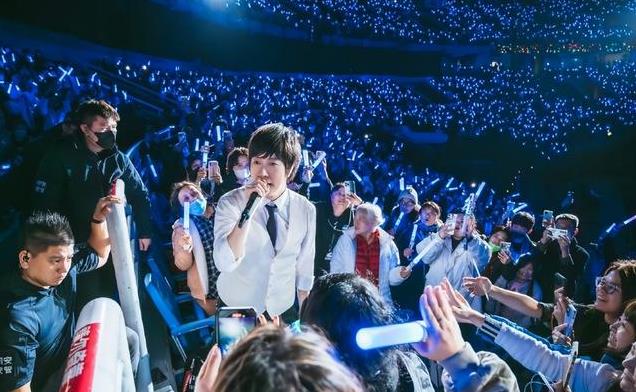 外媒评华语前五歌手,那英没上榜,邓紫棋垫底,冠军实至名归