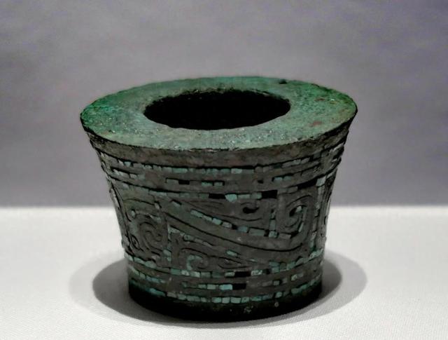 一天一件文物：西周中晚期嵌綠松石輢飾