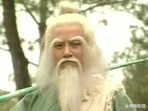 老戏骨坐轮椅!83版射雕老顽童周伯通晚年住养老院,女儿女友消失