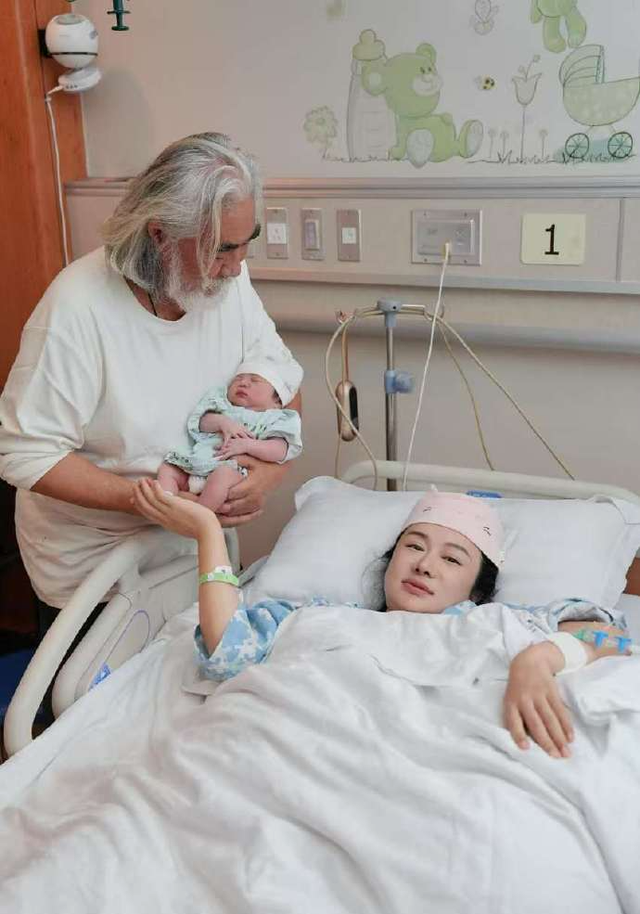 张纪中官宣妻子杜星霖四胎生女!重达6.96斤!吃人均600元的美食