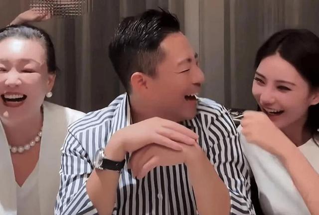 大S闺房首次公开，风格怪异令人体感不适，网友表示实在无法接受