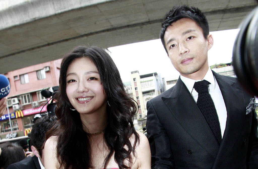 葛斯齐直播批大S“只知要钱又不出庭”,去韩国玩躲官司还被拍