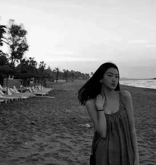 曝王菲怕前夫不还债,李嫣成背锅侠,才阻止女儿帮李亚鹏直播卖货