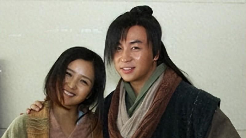 释小龙何洁分手11年后，一个身家过亿，一个捉襟见肘