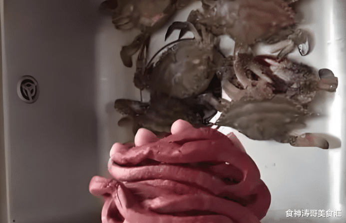 往年热销的下酒菜梭子蟹，今年为啥吃的人少了？商贩：这5个原因