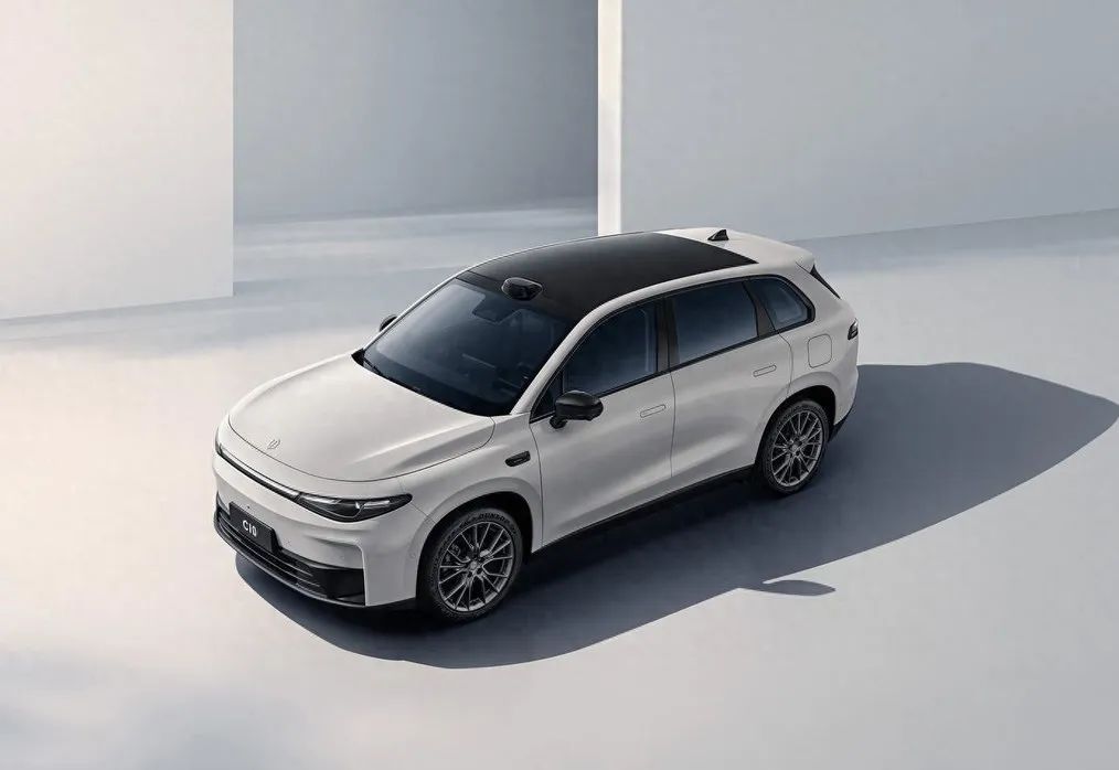 13万买中型SUV，231马力7.6秒破百，5.1L油耗，有点香