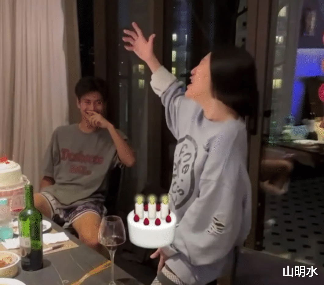 小S和韩国姐夫具俊晔转“地下”？大S缺席现场，外甥的眼神让人捉摸不透！