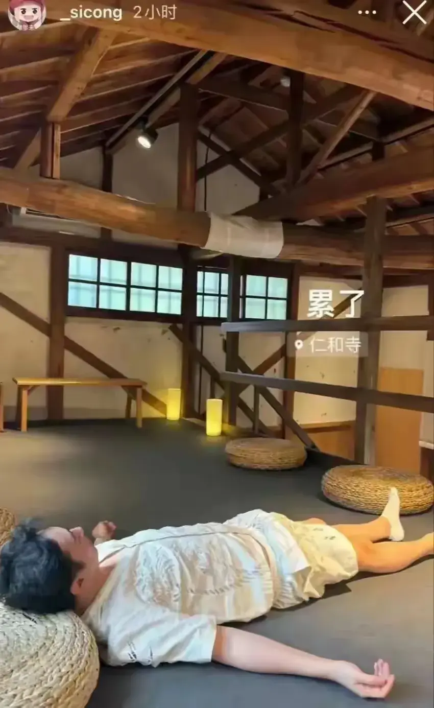 大瓜！王思聪寺庙顿悟？传给闪闪百万抚养费，黄一鸣解散直播团队