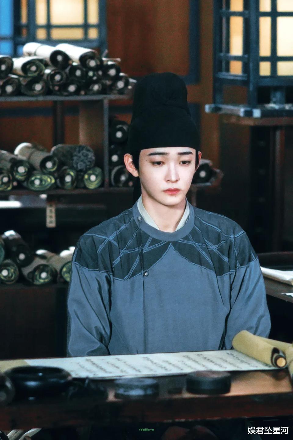 长相清秀自带无辜感,演完《长相思》演《墨雨云间》,他换个妆容认不出来了