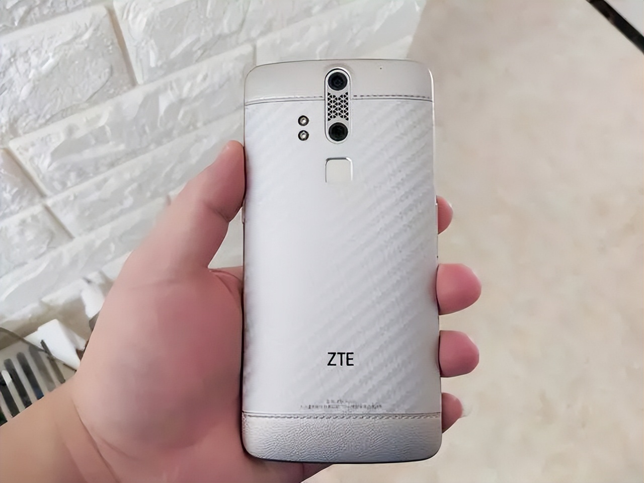 当年3888元的安卓旗舰,2K屏+HiFi音质,如今二手70元