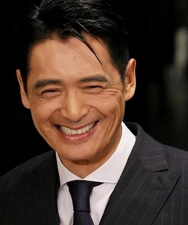 69岁周润发被曝患肿瘤离世？本人回应：死后将捐出56亿财产