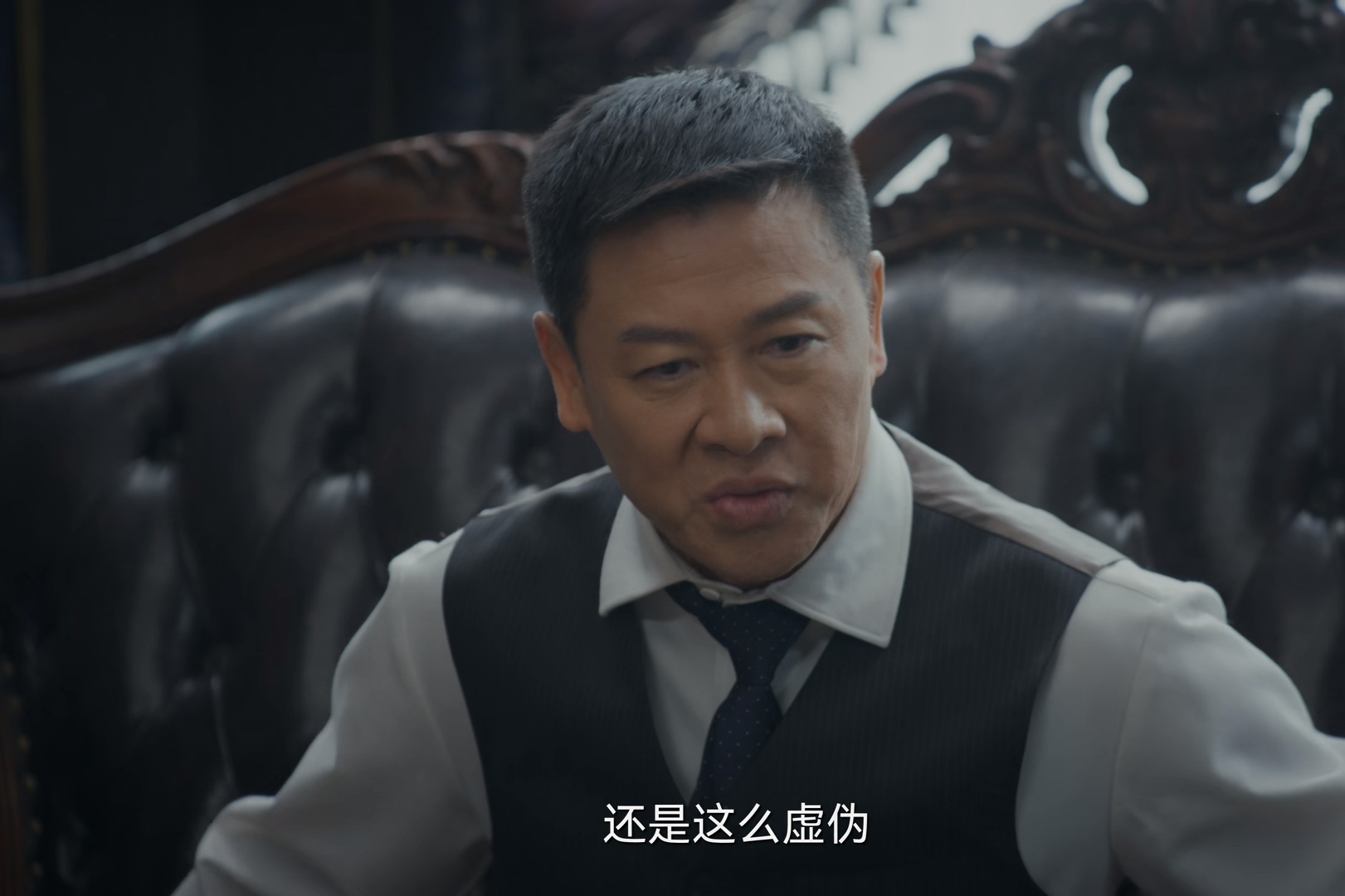 《孤舟》黄心斋遭枪杀,区昕萍主动赴死,才懂周幼非的结局多讽刺