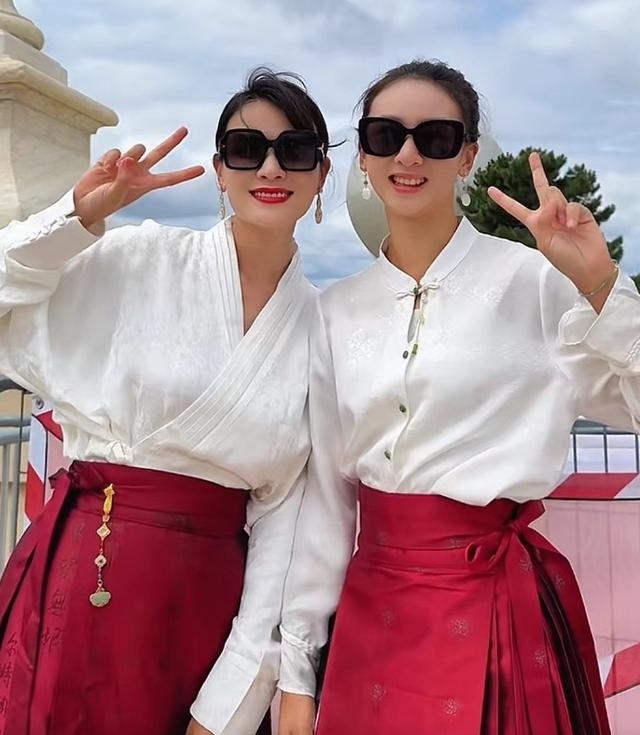 叶一茜弘扬中国文化!与森碟穿马面裙闪耀巴黎,外国友人围观合影