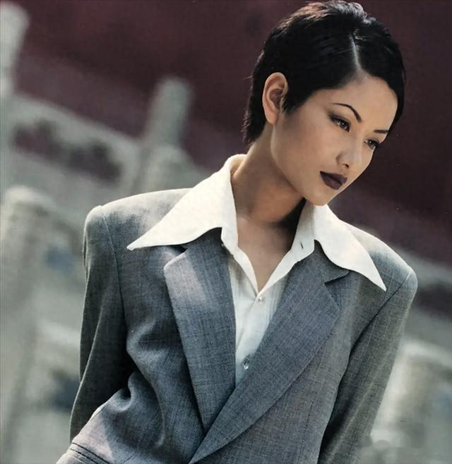 从19岁起接连5个男人，53岁还没有玩够，“风流名模”瞿颖现形记