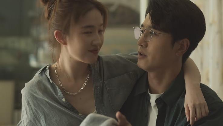 《玫瑰的故事》那么明显的穿帮镜头，竟没有剪掉，看着真是一脸懵