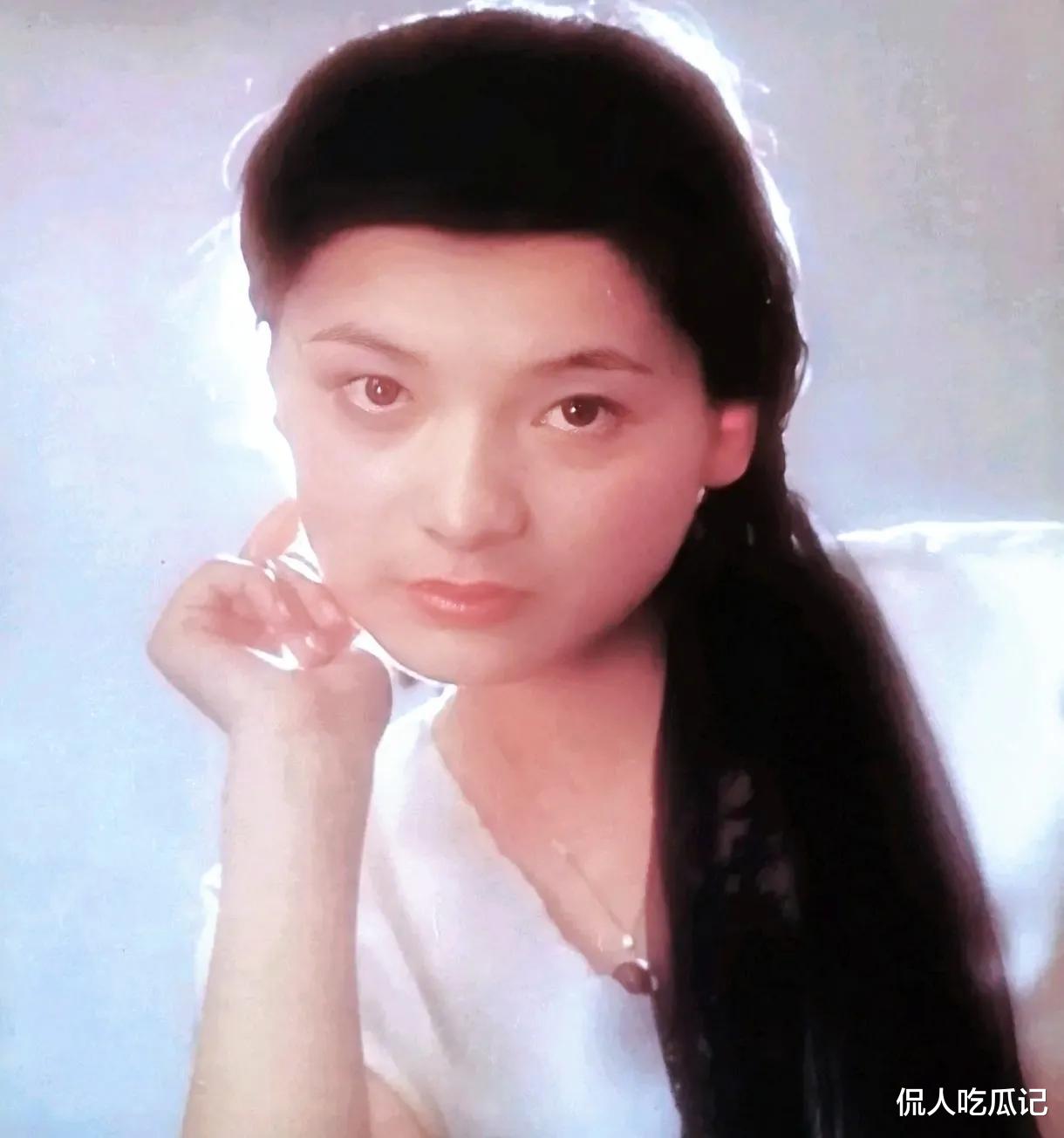 《玫瑰的故事》阎青妤:闺蜜是刘晓庆,曾是恋爱脑也被情所伤,她56岁选择单身