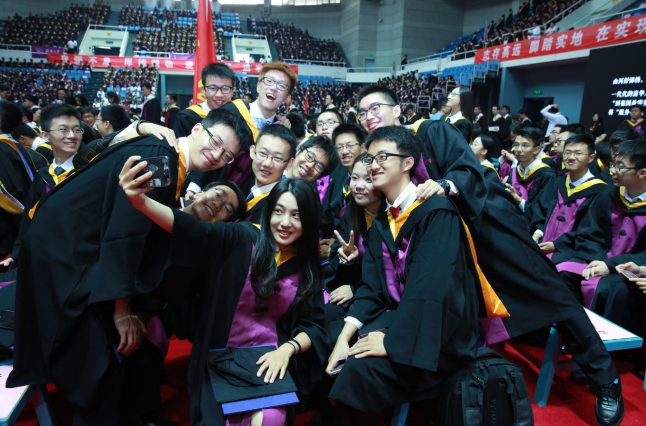 大学生将网招学历改为“清华”后，迎来意想不到的一幕，真扎心了