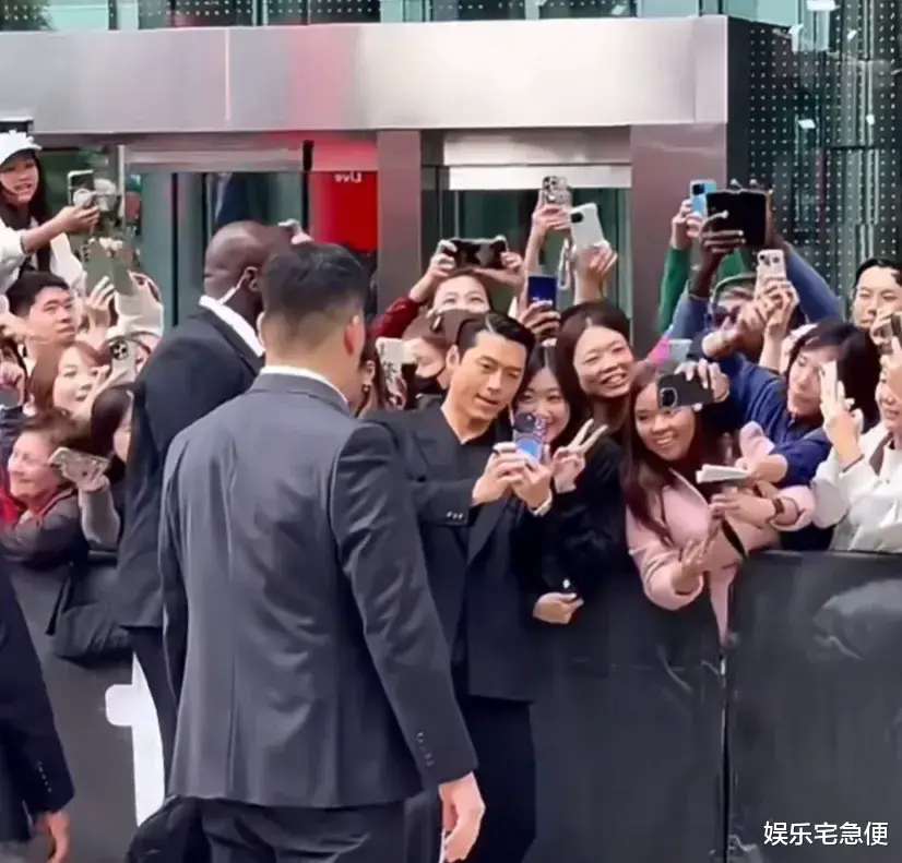 41岁玄彬现身多伦,高人气震惊白人和黑人保镖,高调表白孙艺珍