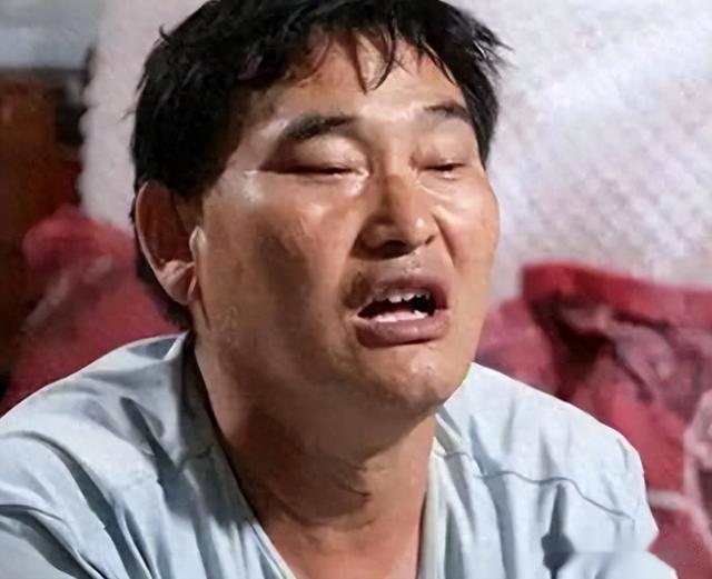今年过年，大衣哥很闹心，其妻子差点挨打，大衣哥很崩溃