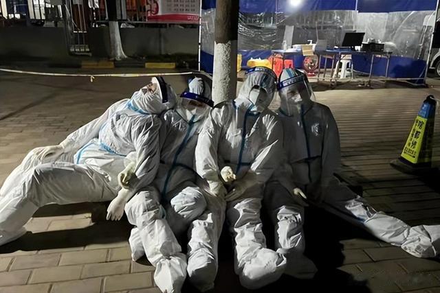 “感动中国”变味了?网友集体不买账,百万片酬演员有什么好感动