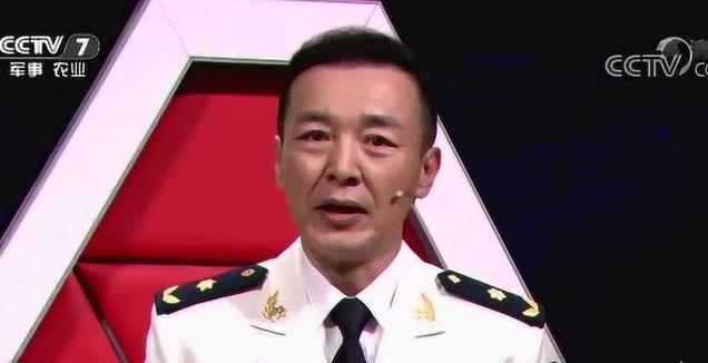 他是“军旅一哥”,与发妻结婚33年零绯闻,儿子有才颜值高是歌手