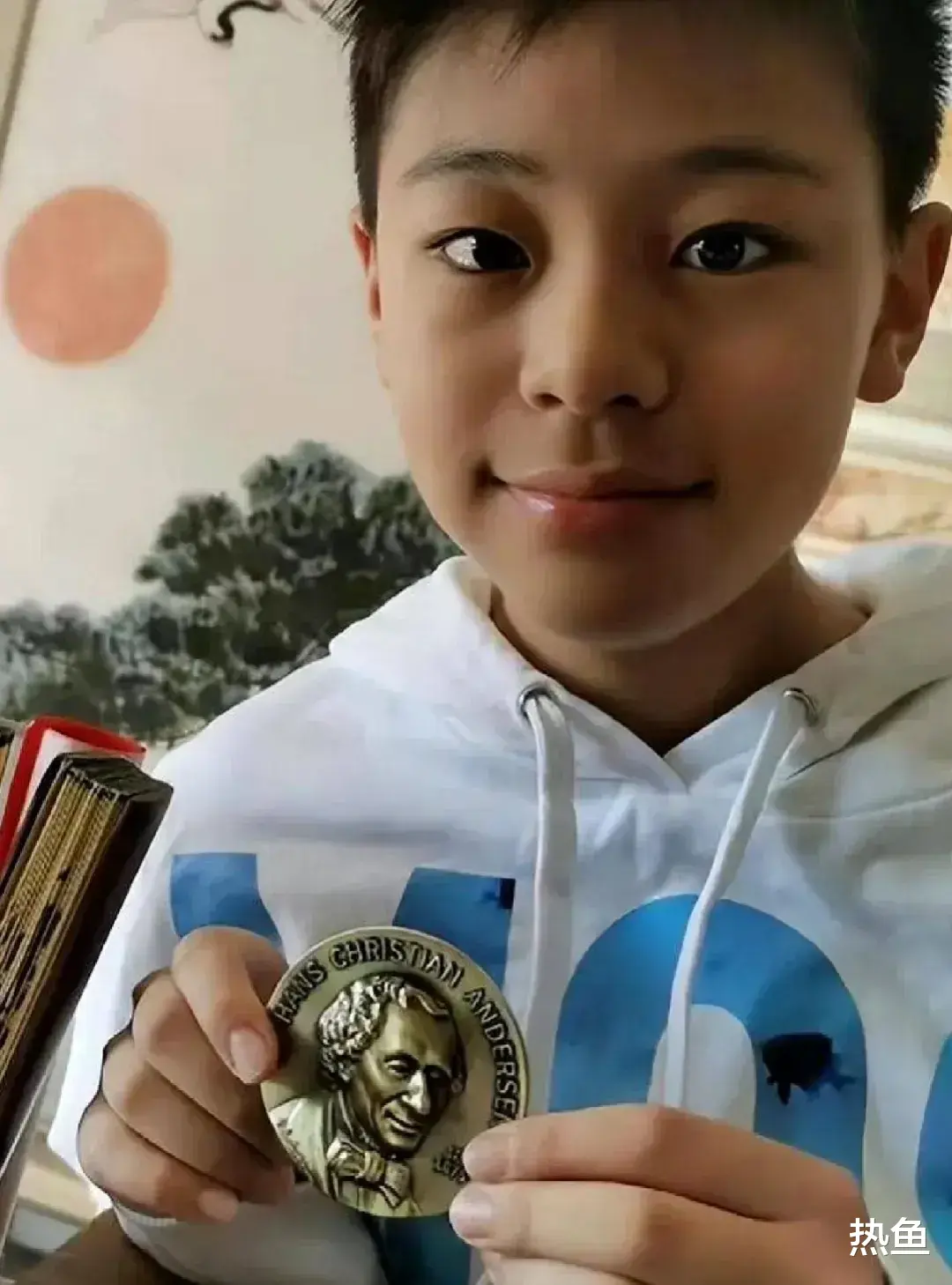 蔡国庆儿子全科免考毕业!身高猛长高颜值似妈,与亲弟共用一张脸