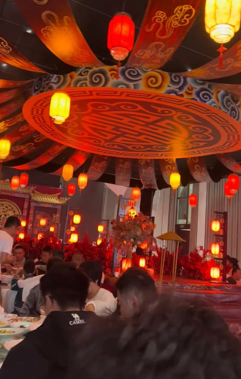 山东：女子吃席，被一道菜惊呆了，网友：54年来第一次见