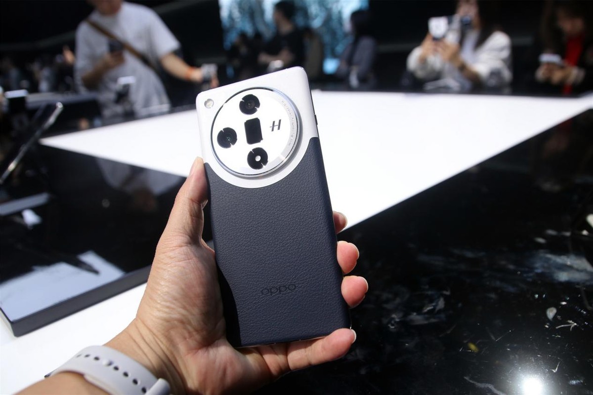 我就说这一回：趁着华为Mate70没发布，这三款顶级旗舰可以入手了