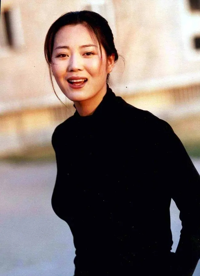 曾经美得一塌糊涂,而现在成土气大妈,岁月这把“杀猪刀”太狠了