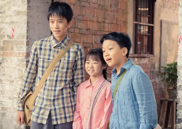 给《小巷人家》演员的演技排座次，闫妮位居第三，第一名当之无愧