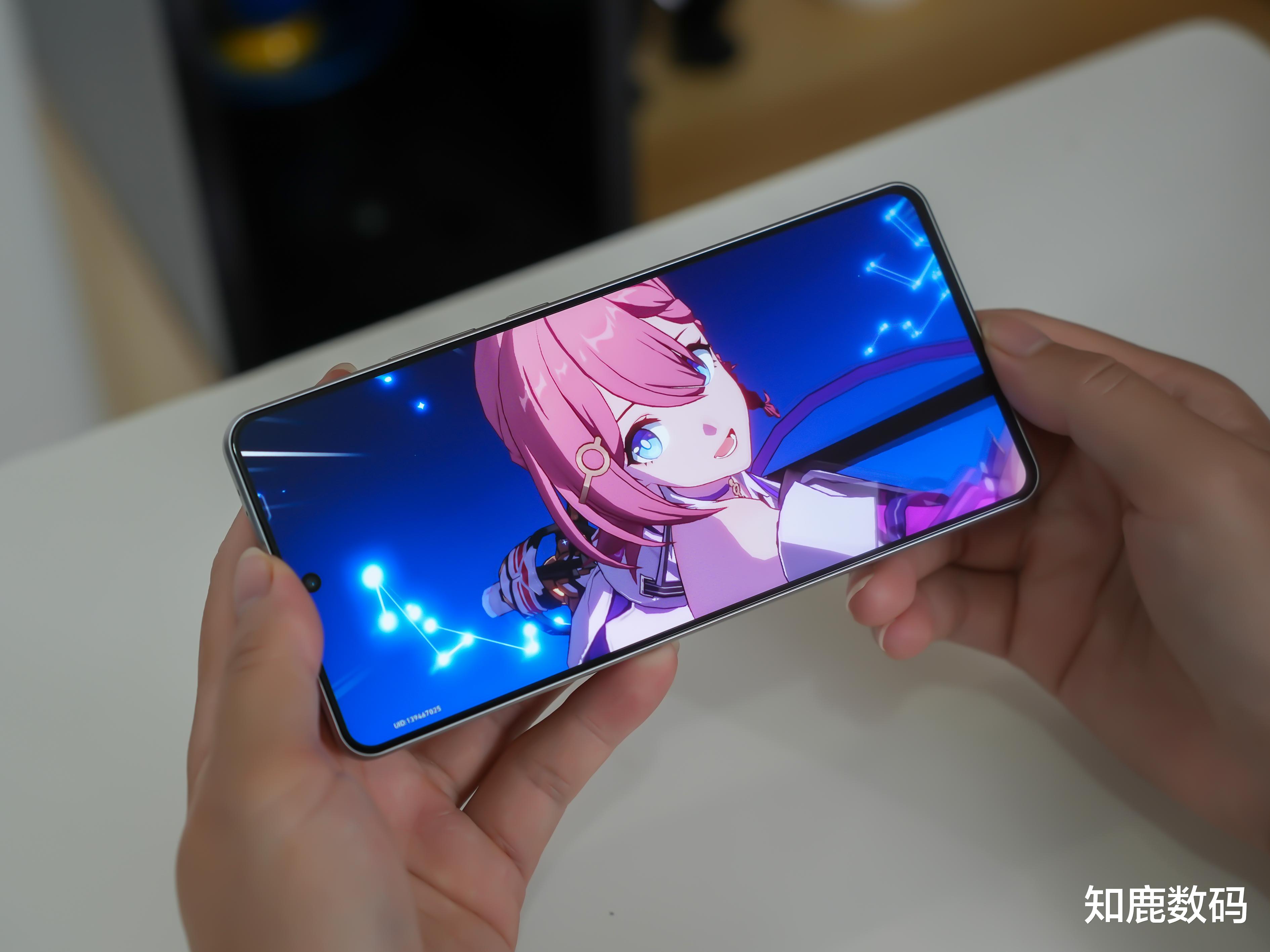 iQOO Z9 Turbo+真机图赏,「月影钛」配色是不是你的菜?