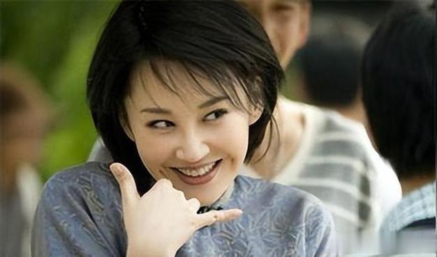 她一生风流成性、老少通吃、撩汉无数,至今55岁却依然单身