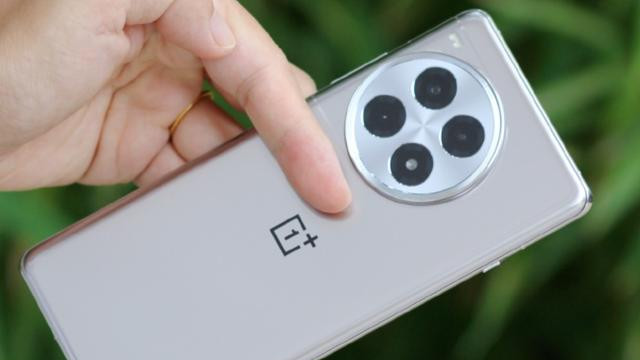 OPPO认清现实了，6100mAh+骁龙8Gen3，发布三个月就降价