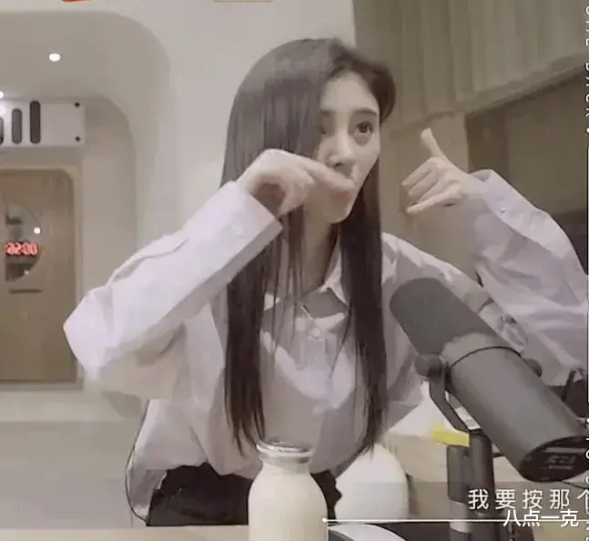 鞠婧祎半永久万人嫌!网友为其P掉胎毛刘海后,大脸盘子一览无遗