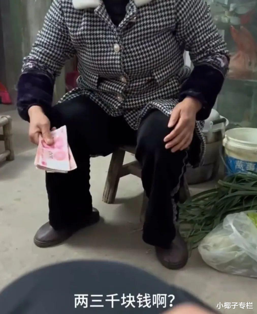 热搜上令人心塞的“1盘剩白菜炒饭”:新型洗脑,逼疯中国年轻人