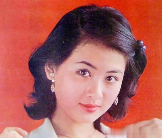 一个被遗忘的女演员,年轻时倾国倾城,如今51岁胖到认不出!