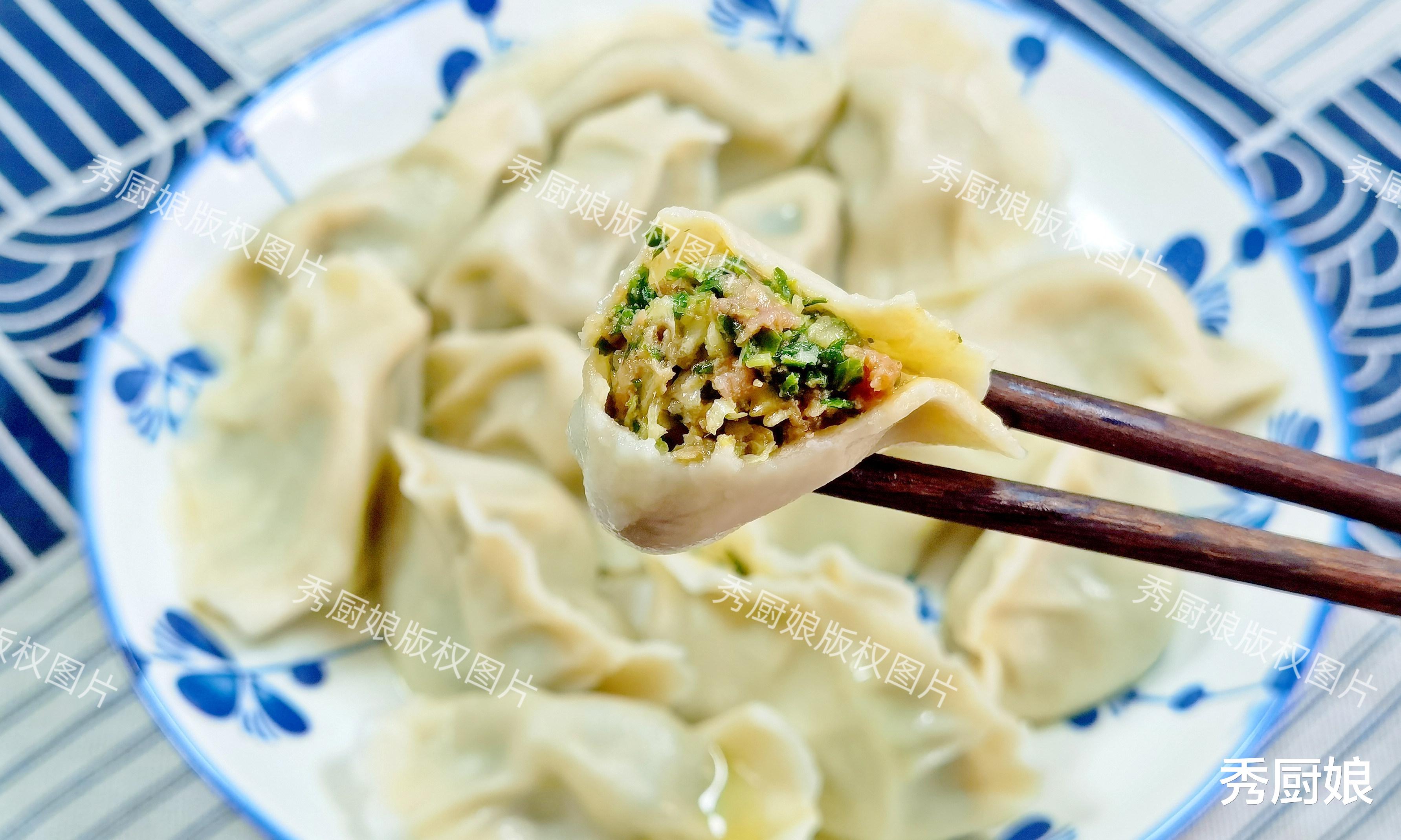 夏天,这菜全身是宝,很多人只吃茎,却把叶子丢掉了,包饺子真香